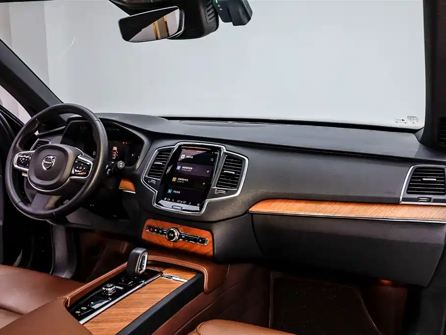 Volvo XC90 2023 — фото 12