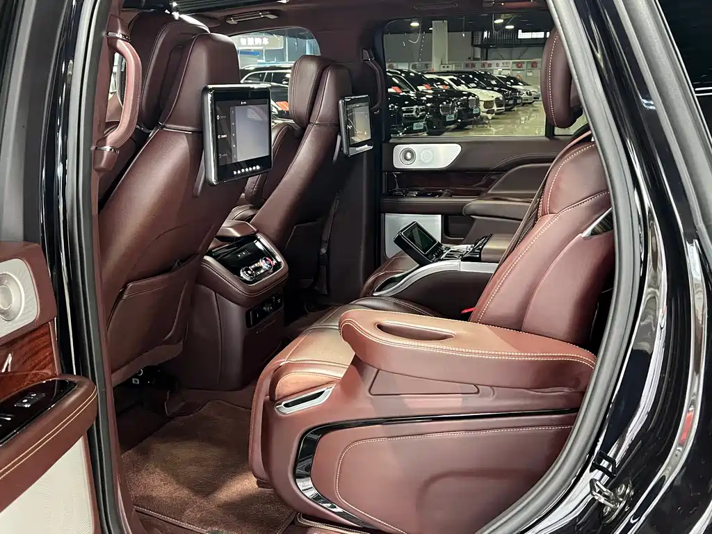 Lincoln Navigator 2021 — фото 20