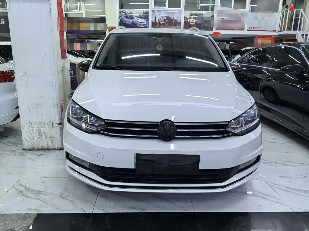 Volkswagen Touran 2017 — фото 2