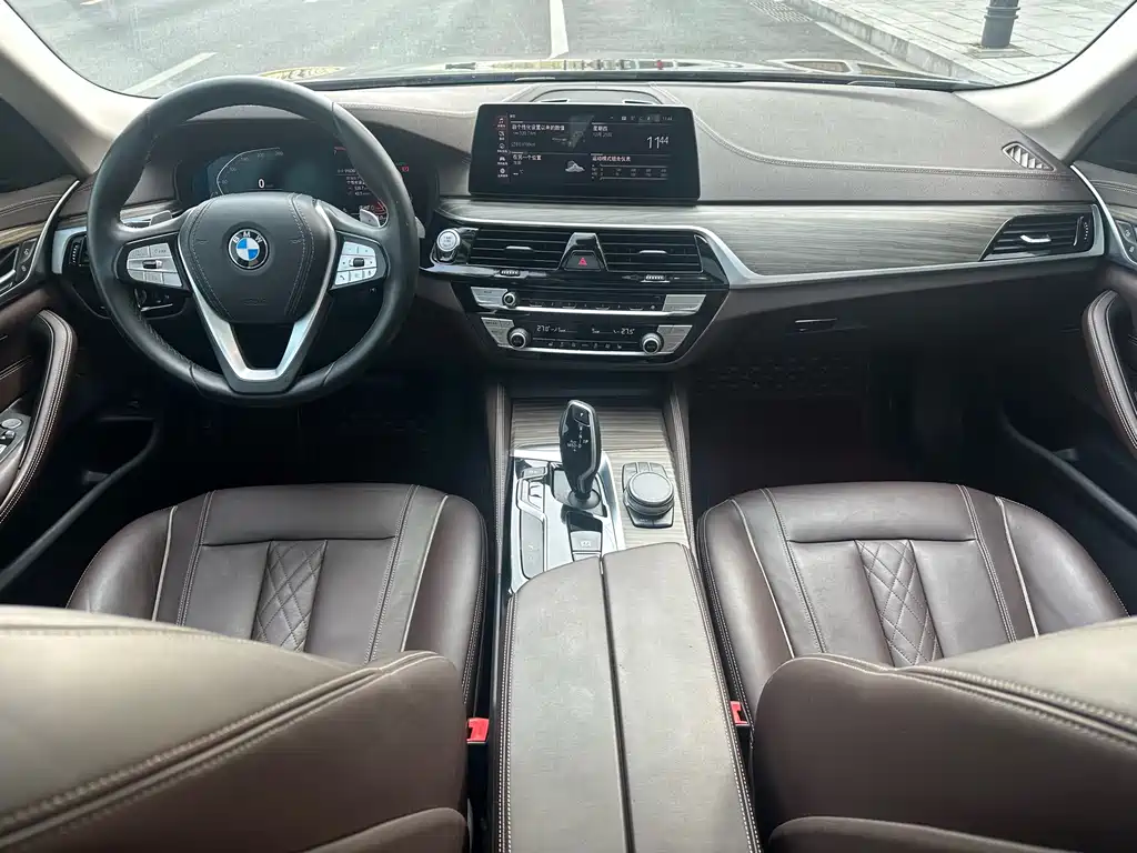 BMW 5 Series 2020 — фото 16