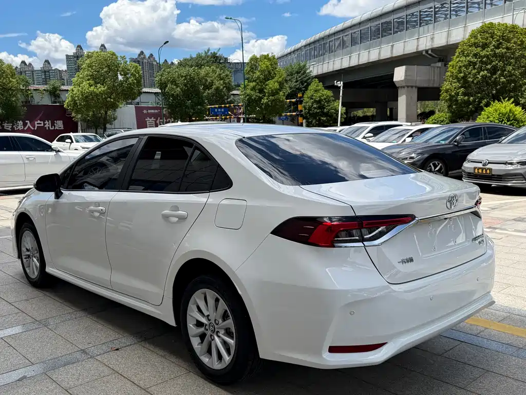 Toyota Corolla 2021 — фото 11