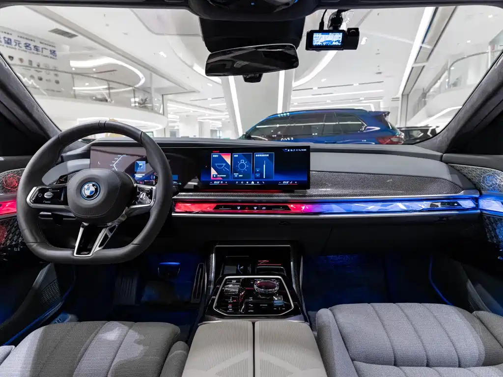 BMW M760Le 2026 — фото 16