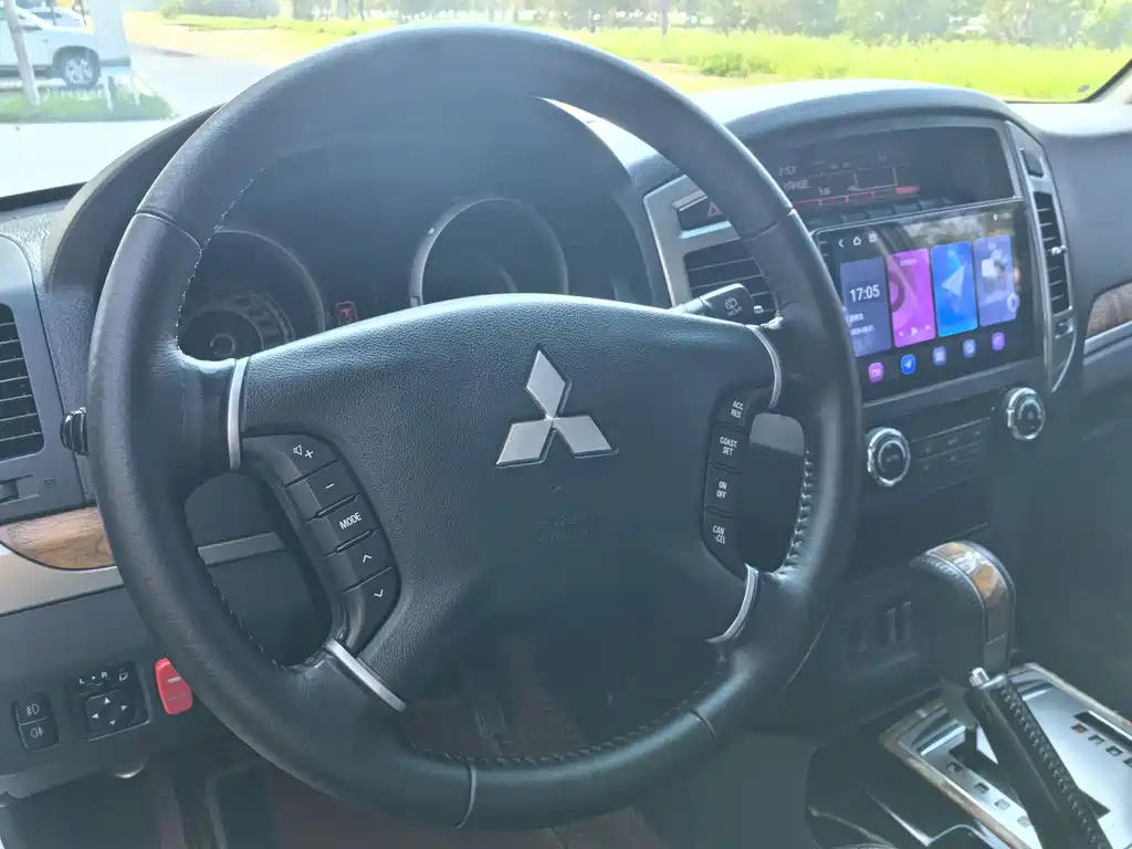 Mitsubishi Pajero 2019 — фото 19