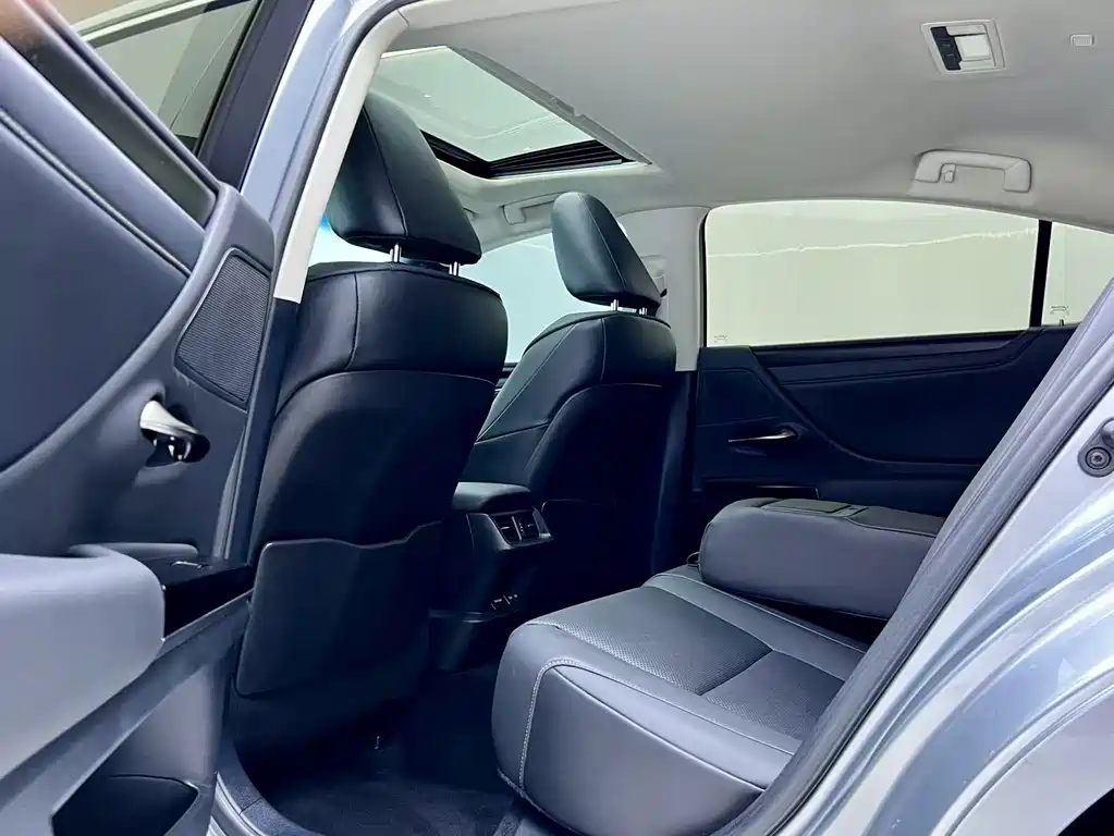 Lexus ES 2023 — фото 7