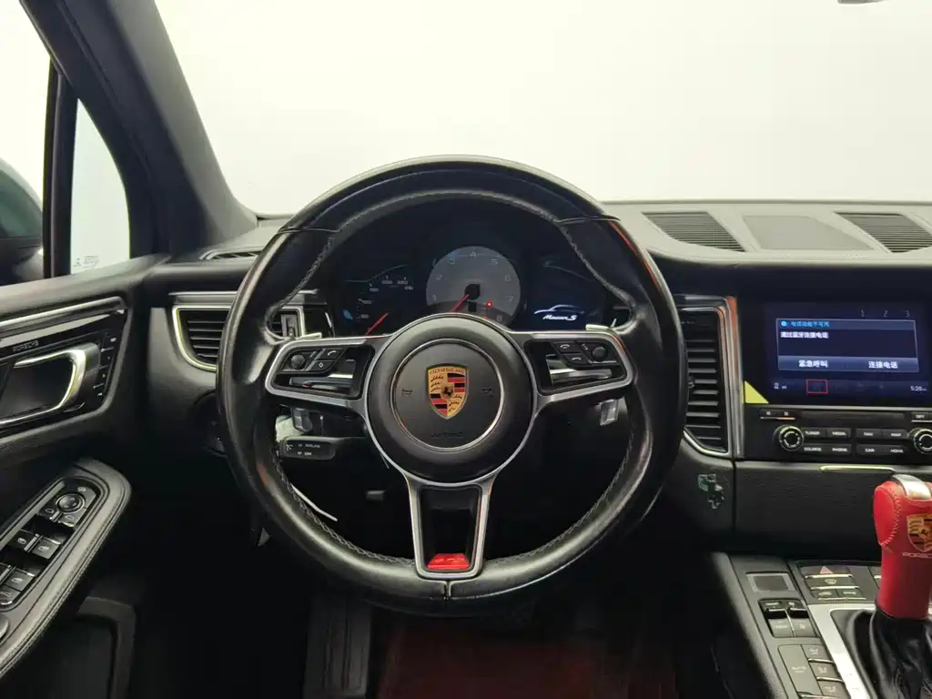 Porsche Macan 2018 — фото 11