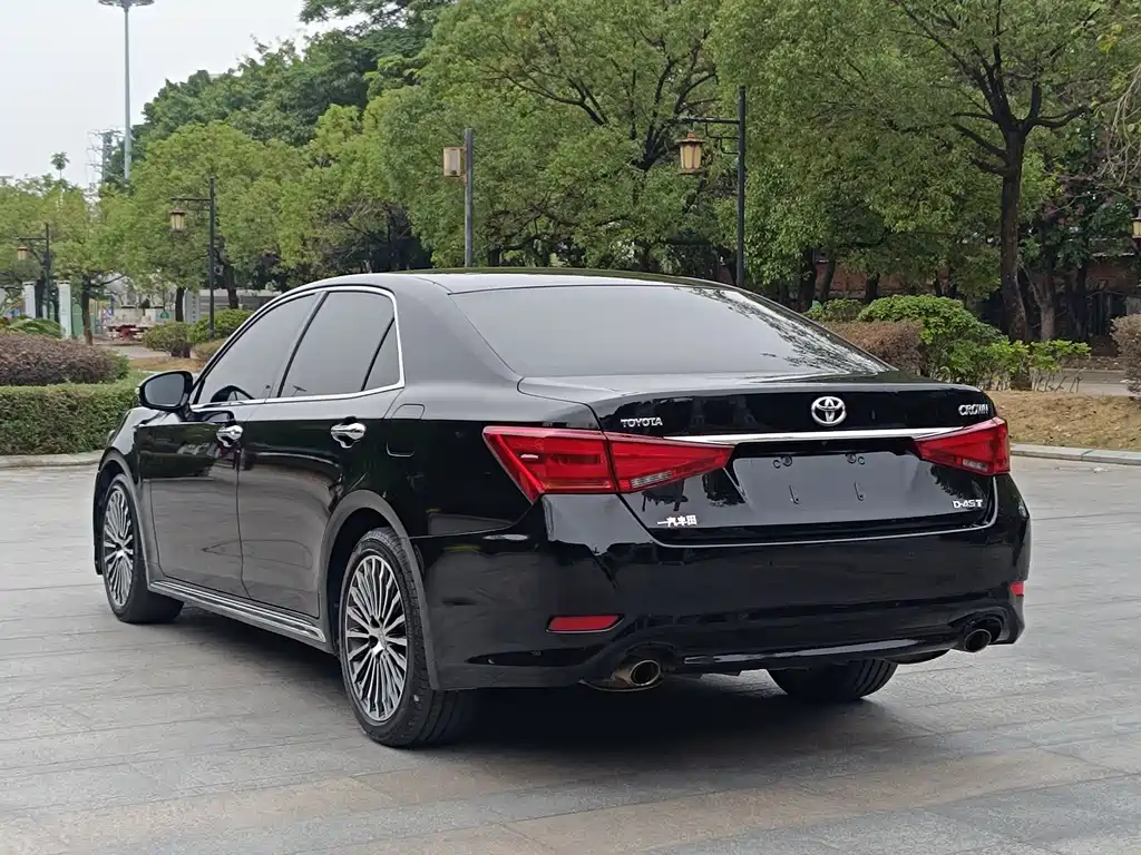 Toyota Crown 2018 — фото 18