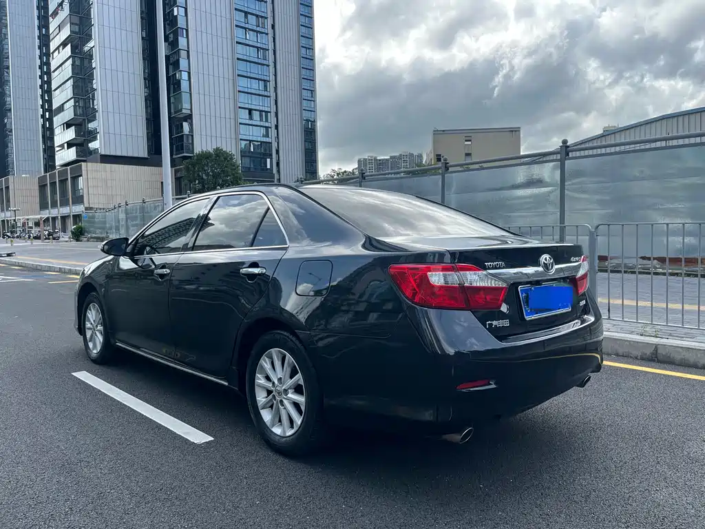 Toyota Camry 2013 — фото 4