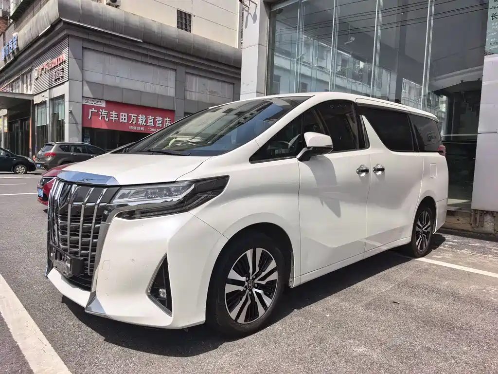 Toyota Alphard 2018 — фото 1