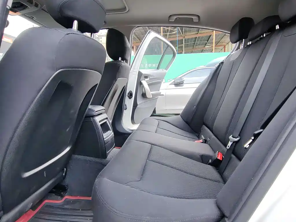 BMW 1 Series 2014 — фото 14