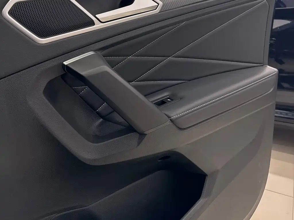 Volkswagen Tiguan L 2023 — фото 15