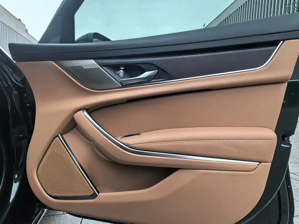 Jaguar XFL 2021 — фото 13