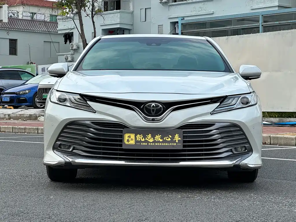 Toyota Camry 2018 — фото 2