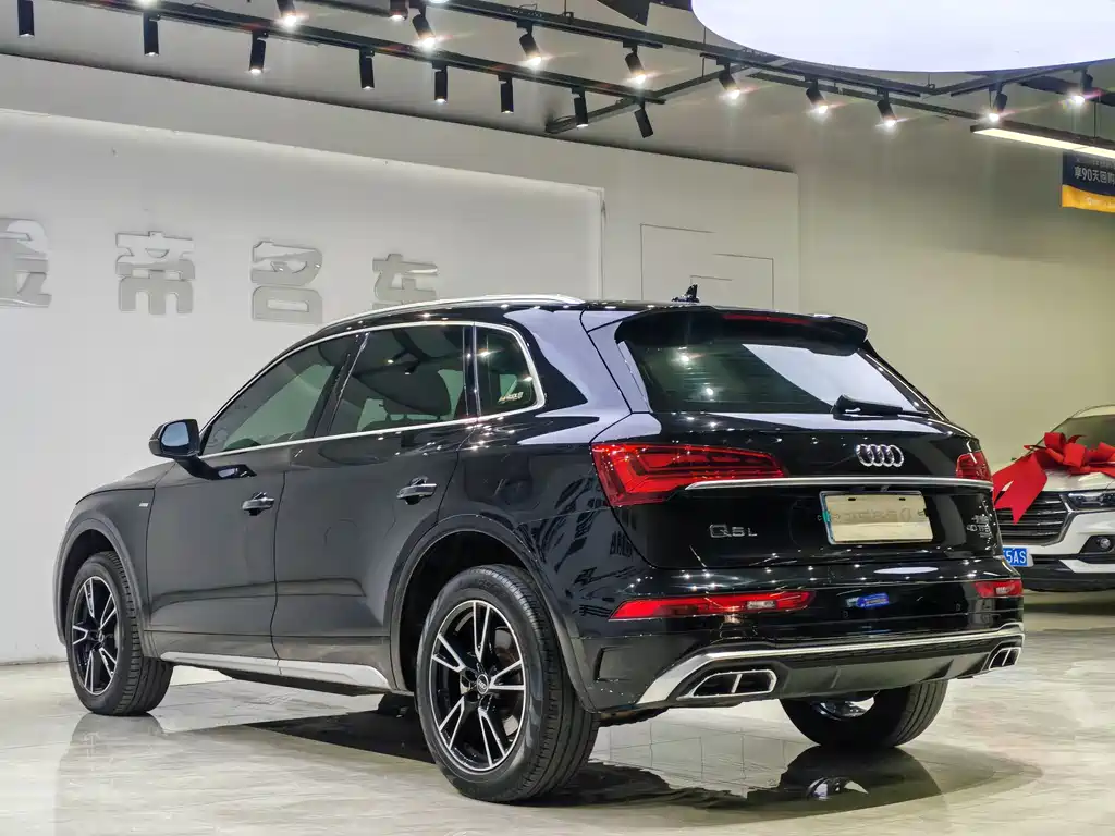 Audi Q5L 2021 — фото 7