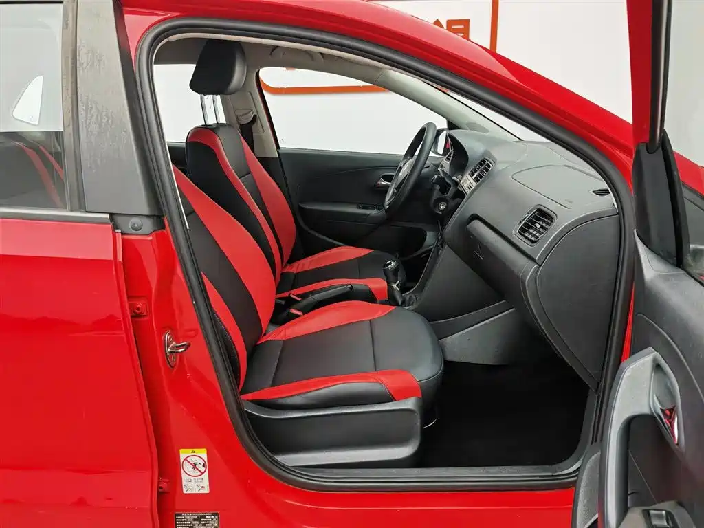 Volkswagen Polo 2015 — фото 23