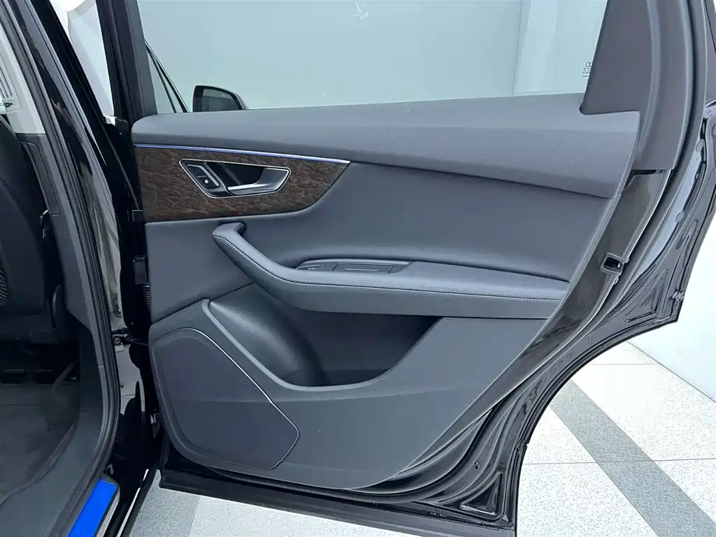Audi Q7 2023 — фото 28