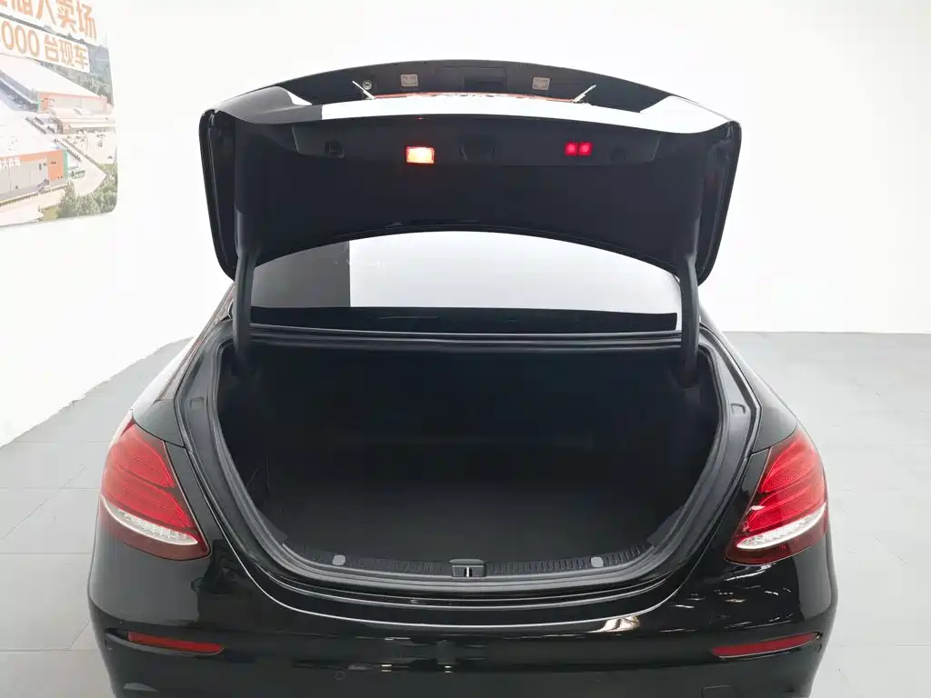 Mercedes-Benz E-Class 2018 — фото 16