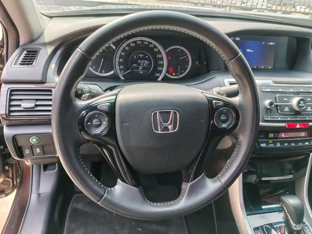 Honda Accord 2016 — фото 10