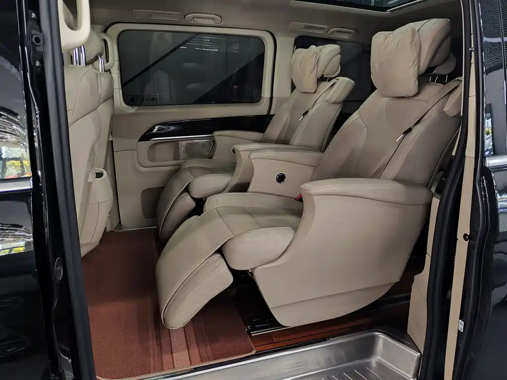 Mercedes-Benz V-Class 2019 — фото 12