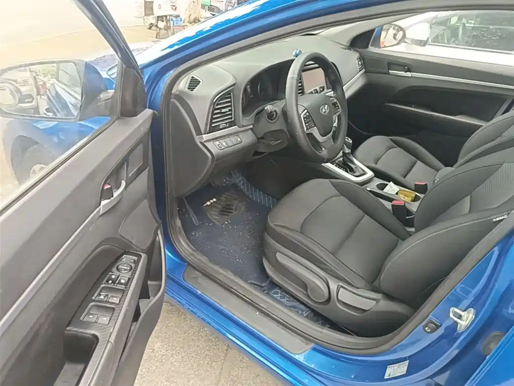 Hyundai Elantra 2018 — фото 16
