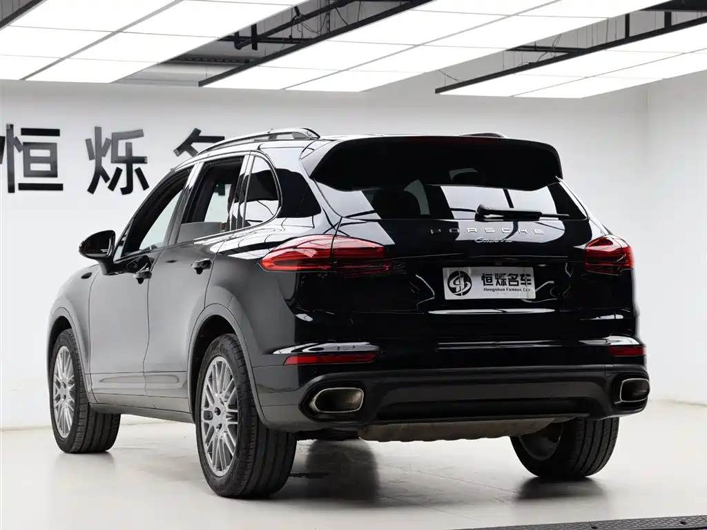 Porsche Cayenne 2016 — фото 26