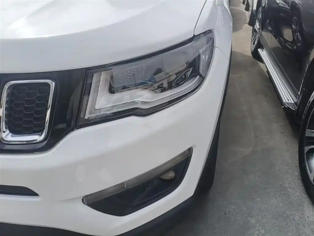 Jeep Compass 2017 — фото 23