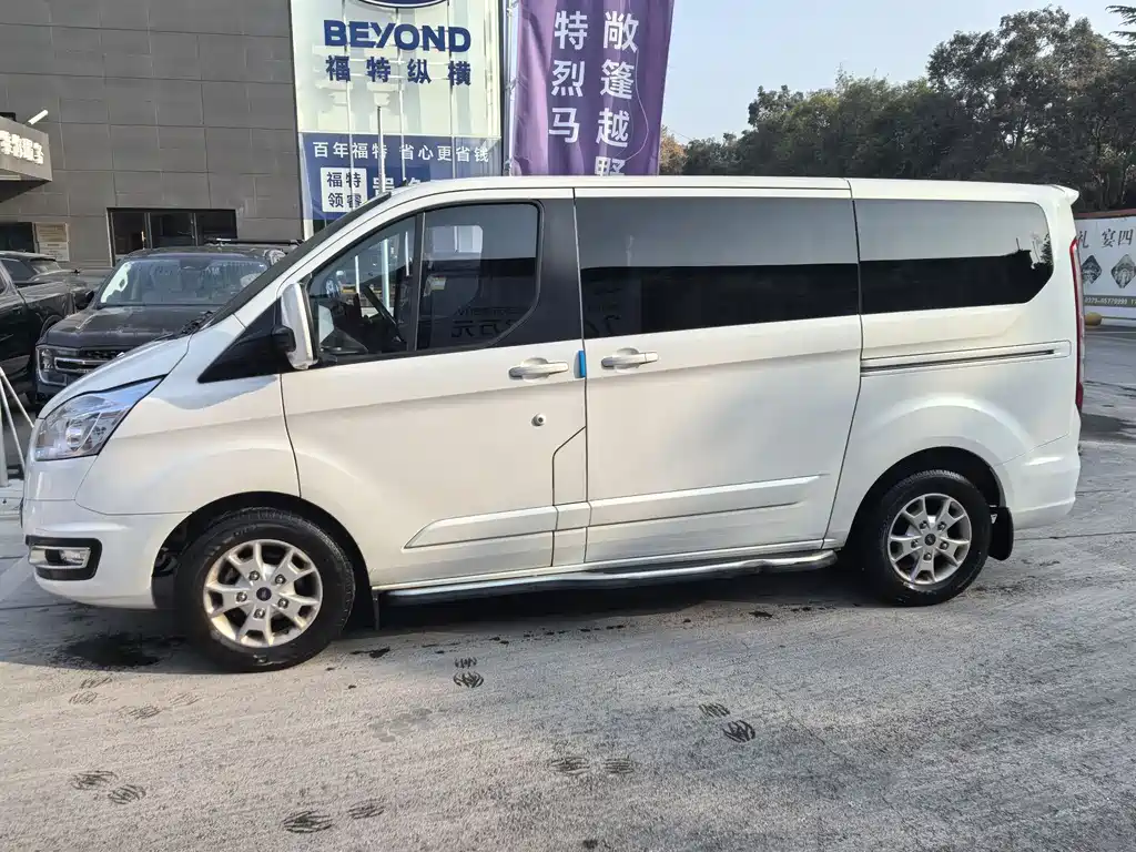 Ford Tourneo 2020 — фото 5