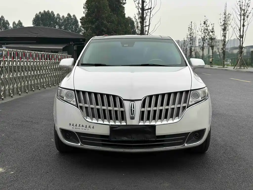 Lincoln MKT 2012 — фото 2