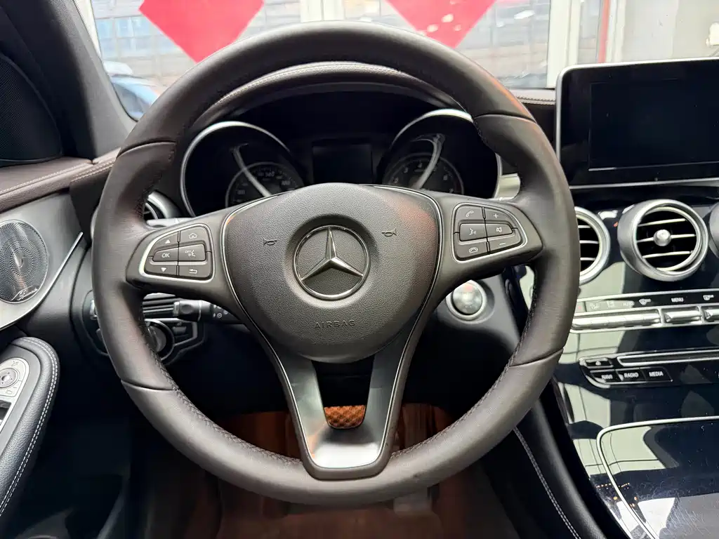 Mercedes-Benz GLC 2016 — фото 24