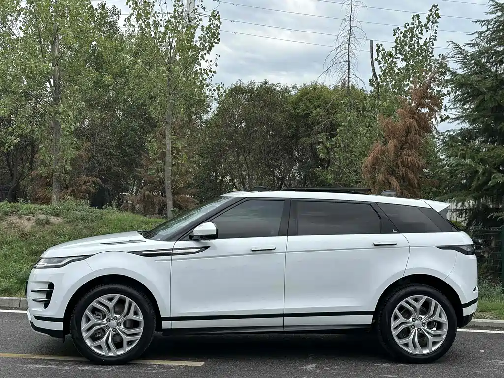 Land Rover Evoque 2023 — фото 15