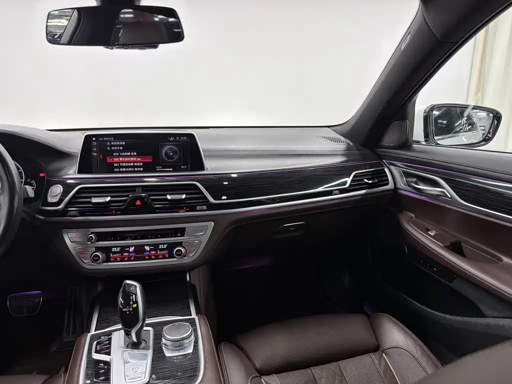 BMW 7 Series 2019 — фото 16
