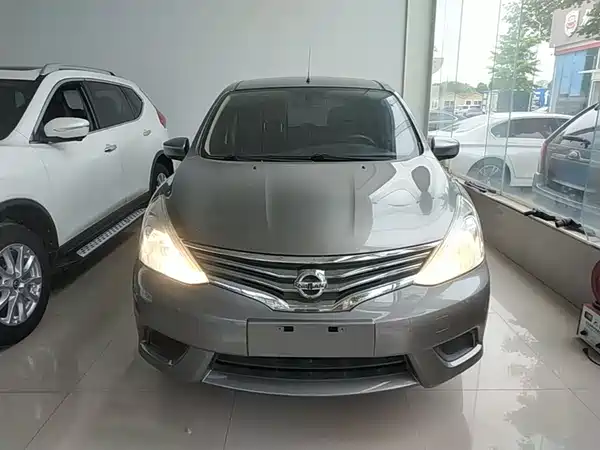 Nissan Livina 2015