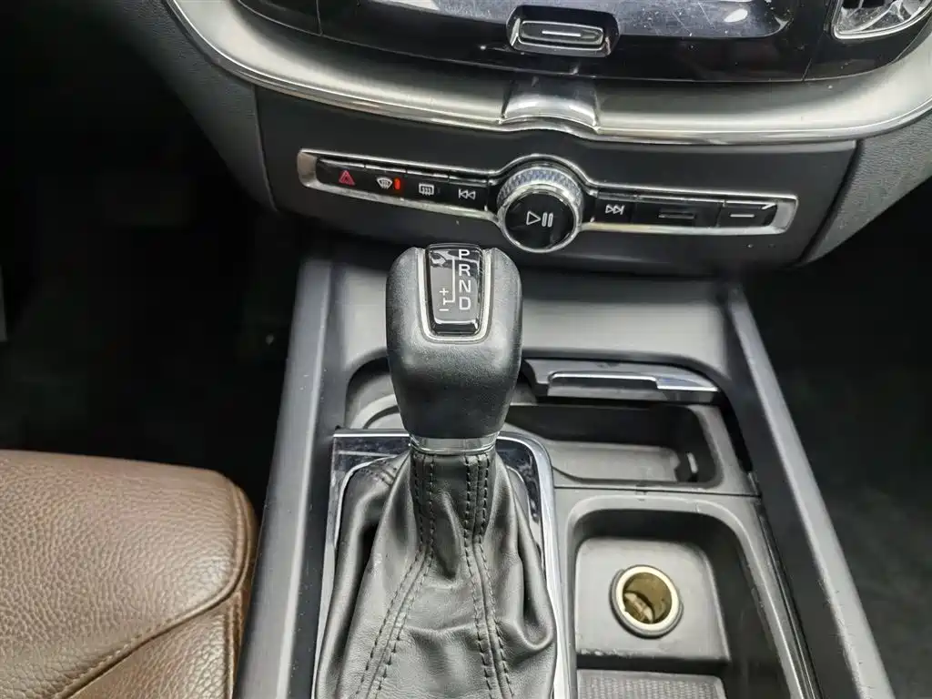 Volvo XC60 2020 — фото 13