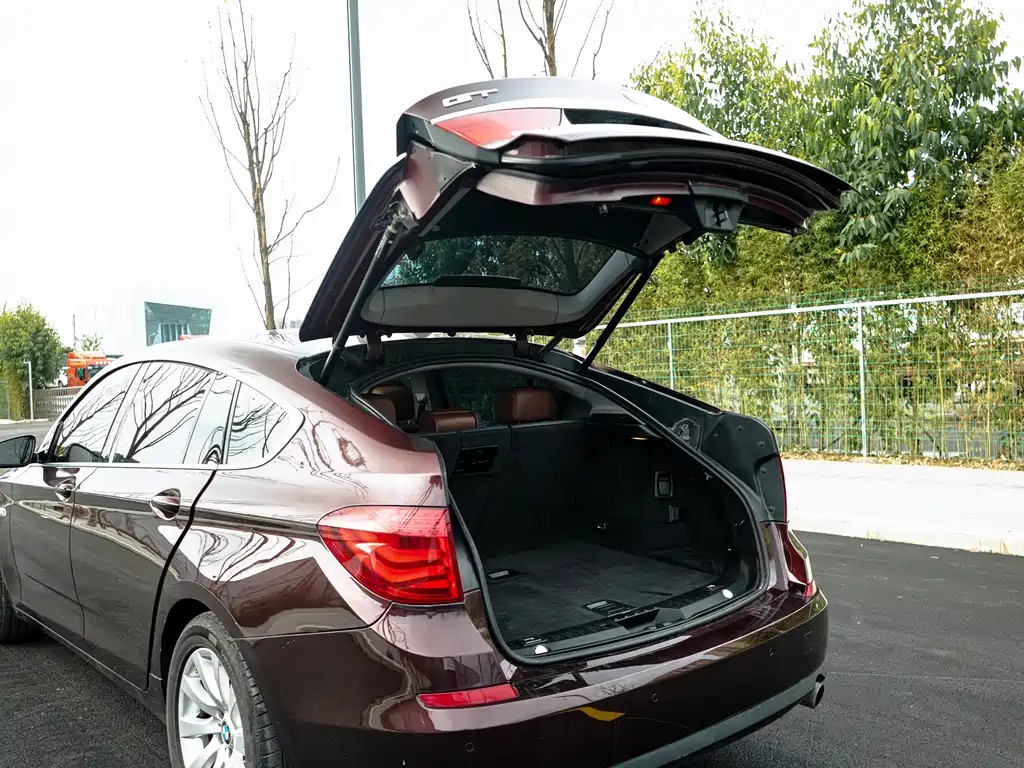 BMW 5 Series GT 2012 — фото 27