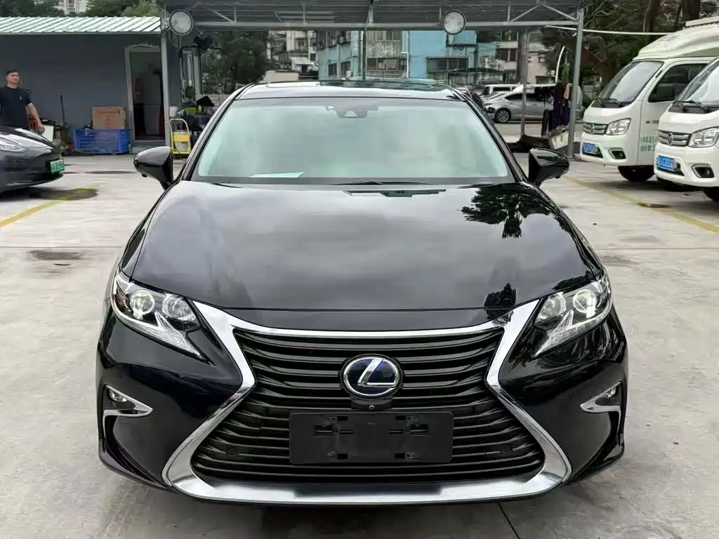 Lexus ES 2017 — фото 2