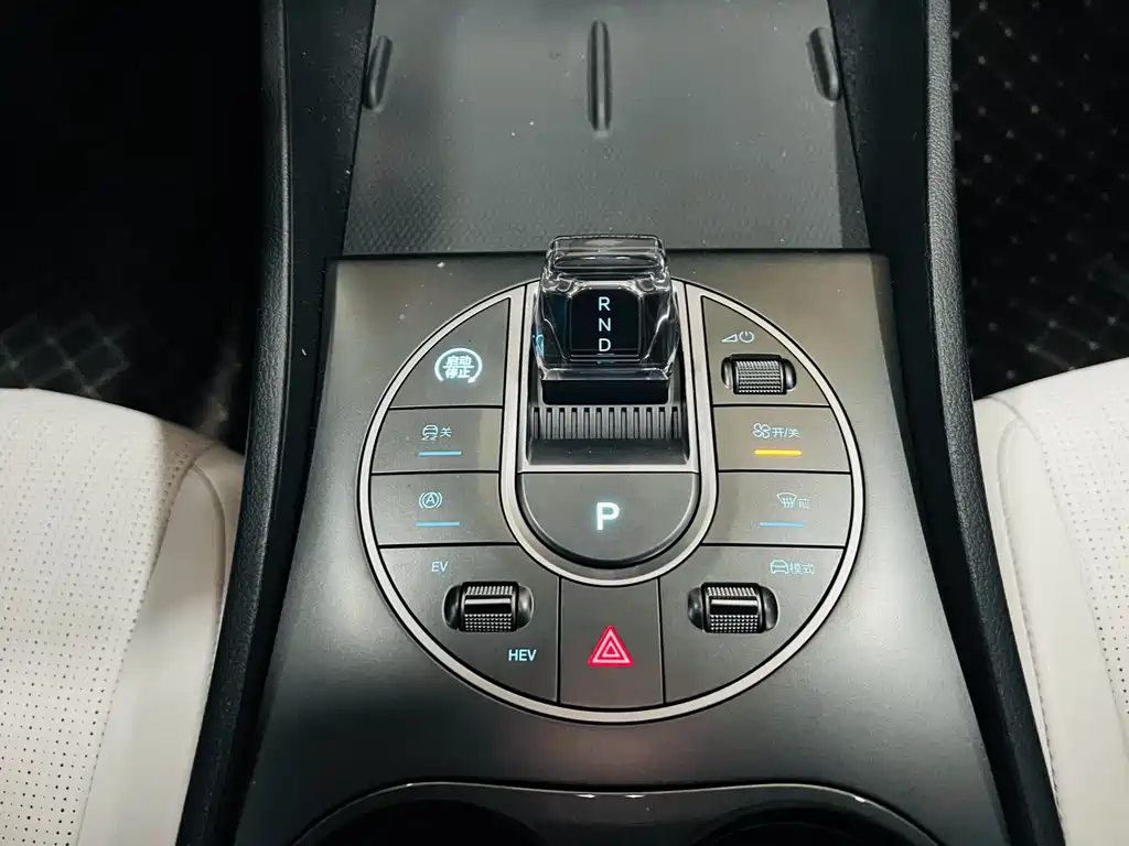 BYD Seal 05 DM-i 2025 — фото 12
