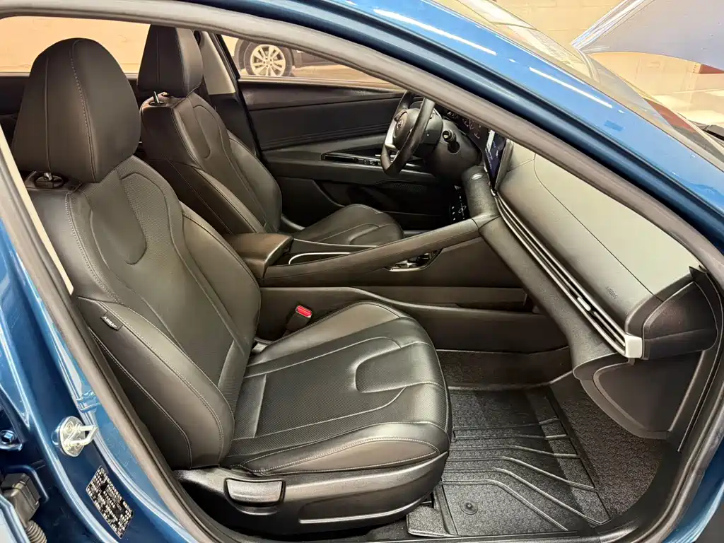Hyundai Elantra 2022 — фото 21