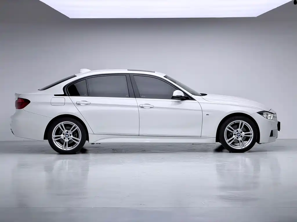 BMW 3 Series 2018 — фото 9