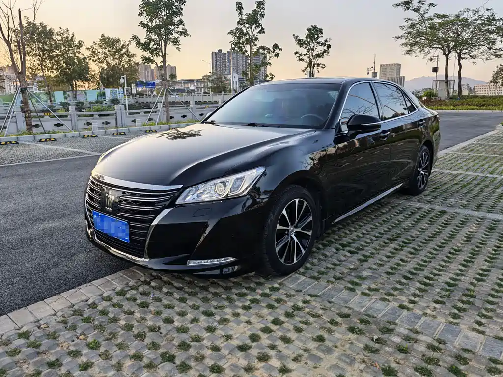 Toyota Crown 2019 — фото 3