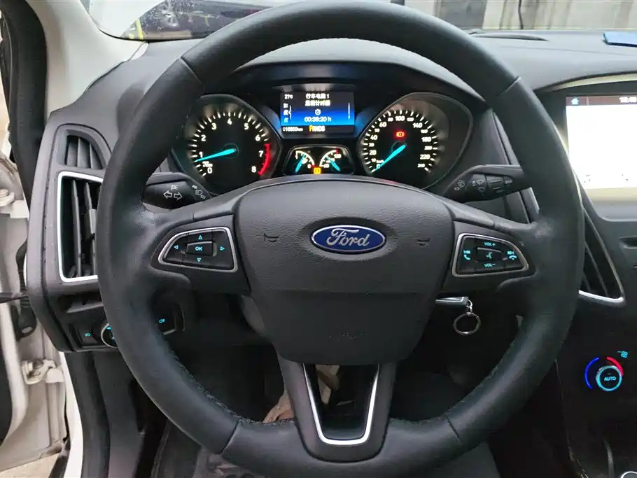 Ford Focus 2016 — фото 15