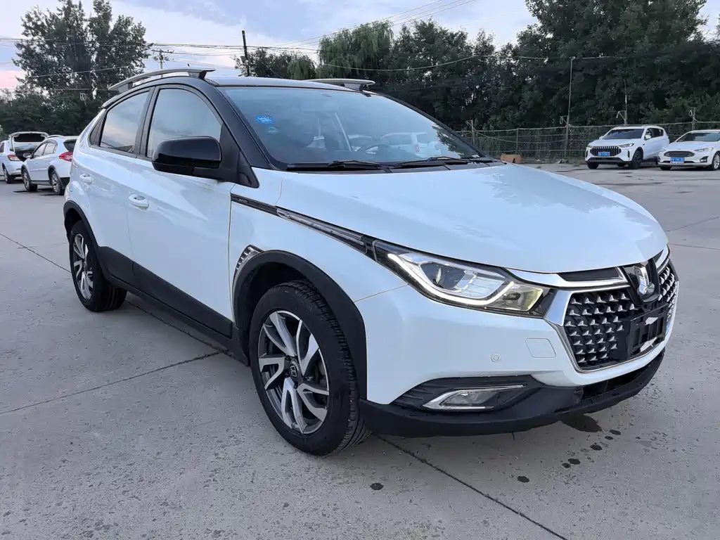 Luxgen U5 SUV 2018 — фото 3