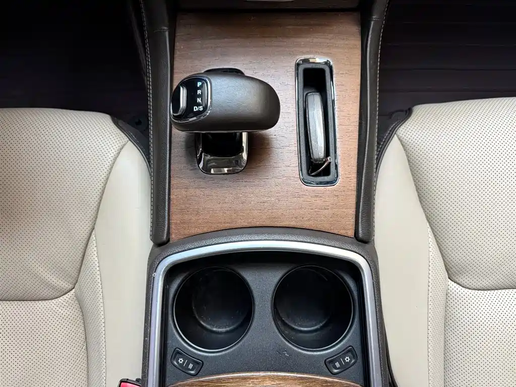 Chrysler 300C 2013 — фото 15