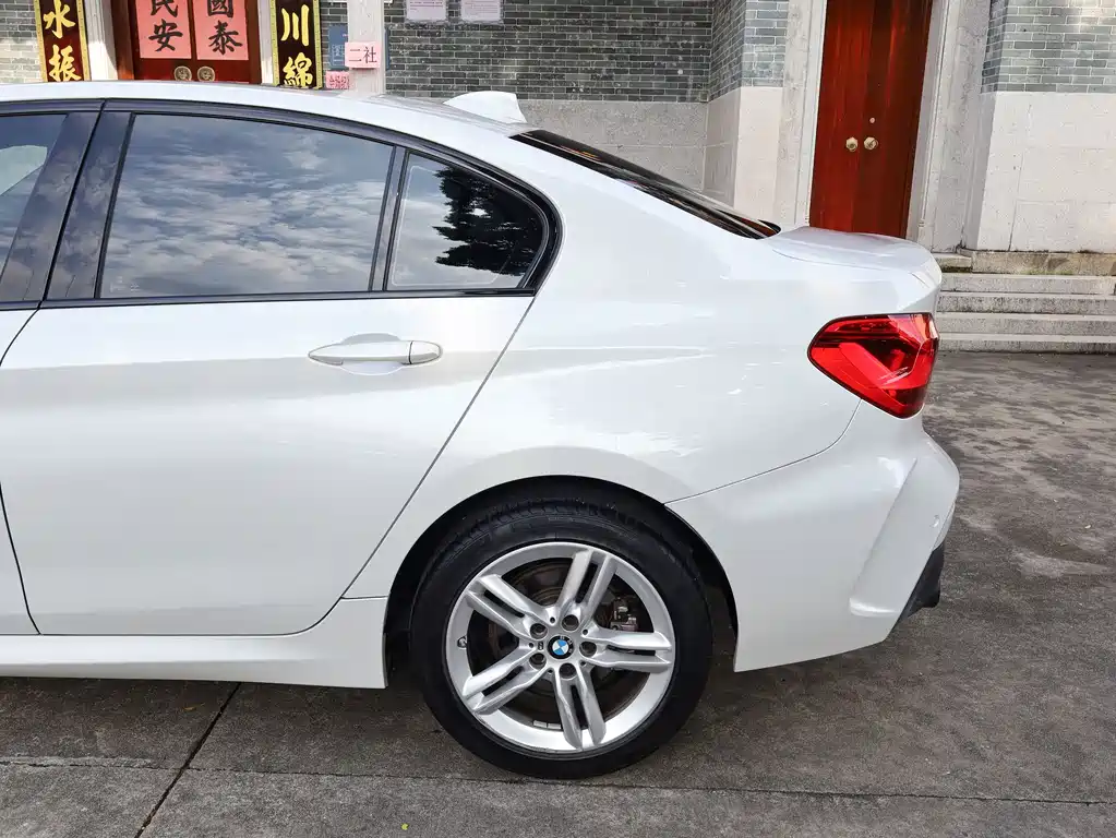 BMW 1 Series 2022 — фото 27