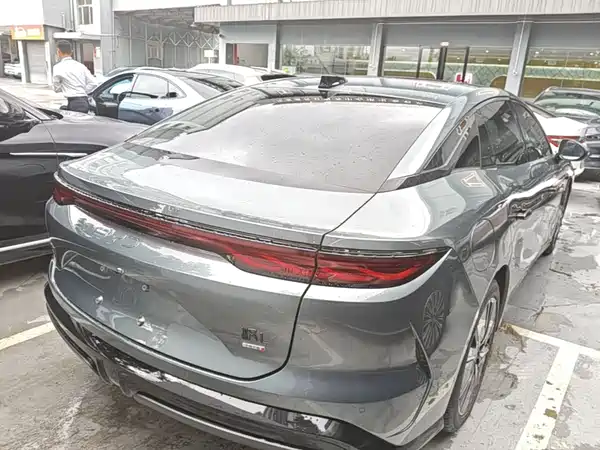 BYD Han L 2025
