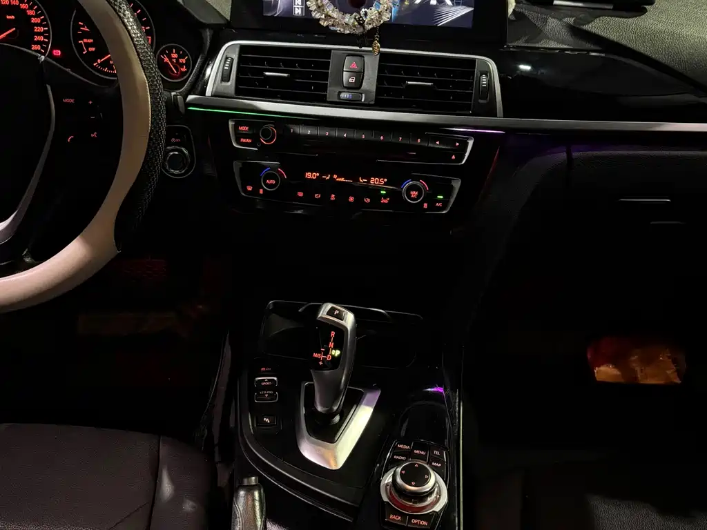 BMW 3 Series 2016 — фото 11