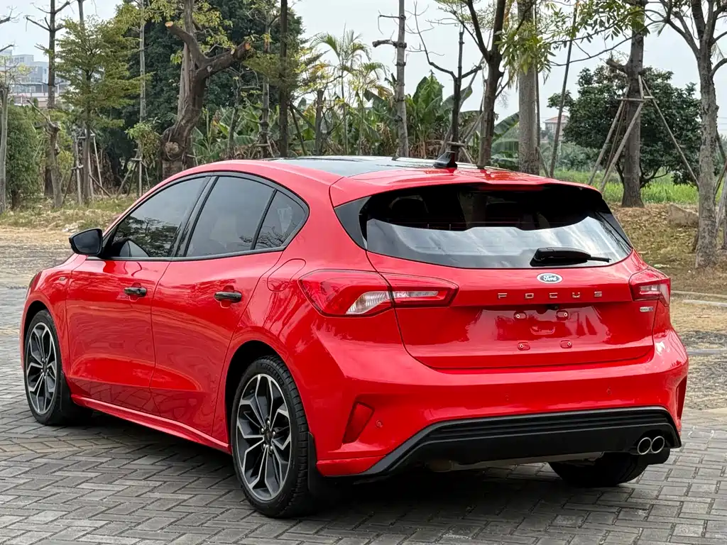 Ford Focus 2021 — фото 17