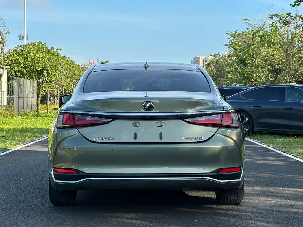Lexus ES 2018 — фото 4