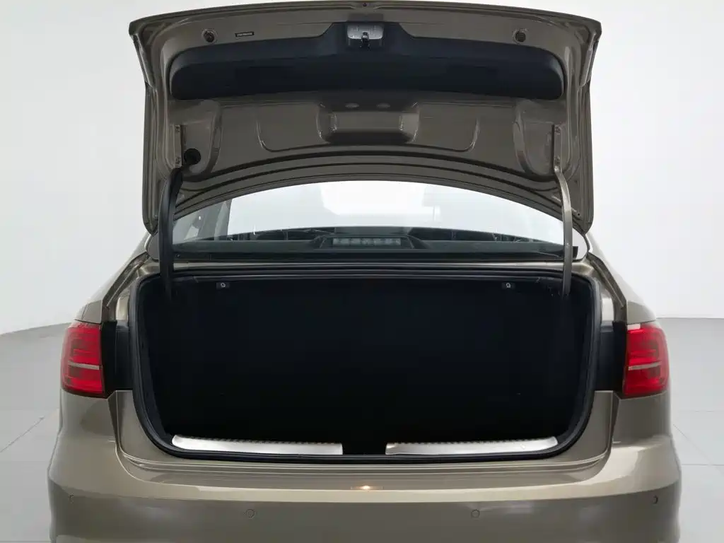 Volkswagen Sagitar 2016 — фото 16
