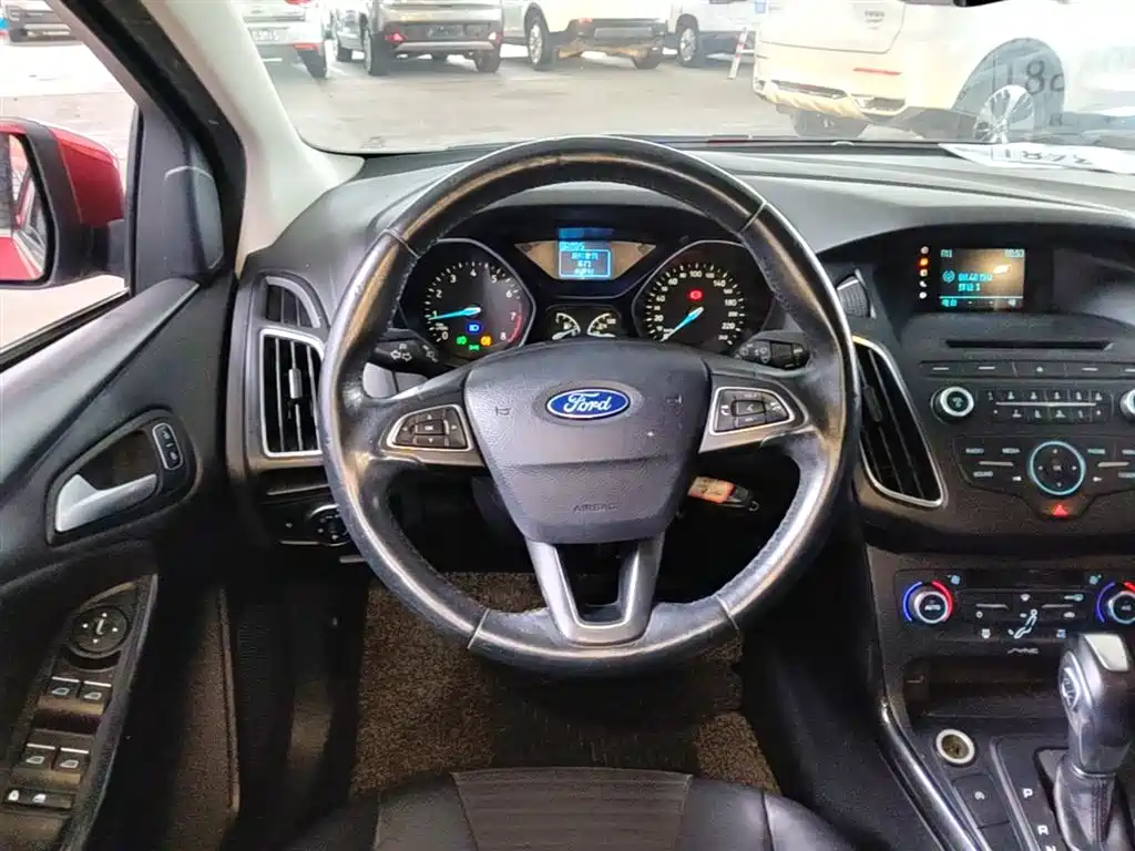 Ford Focus 2016 — фото 11