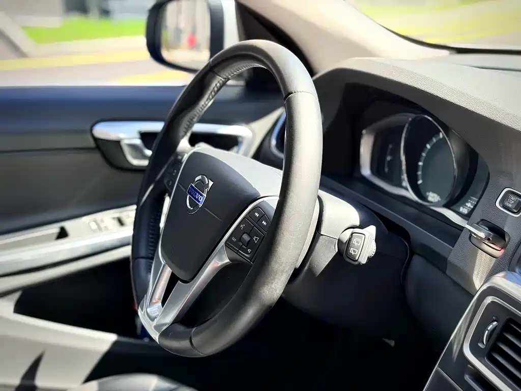 Volvo V60 2016 — фото 9