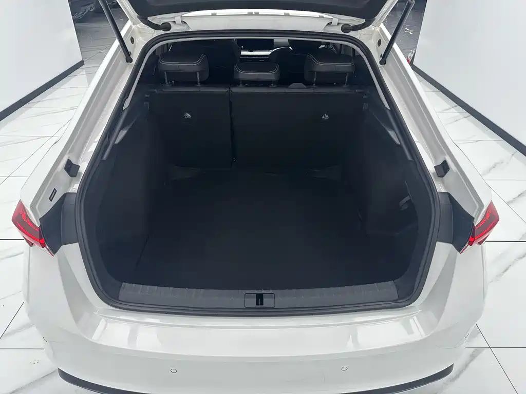 Skoda Octavia 2023 — фото 18